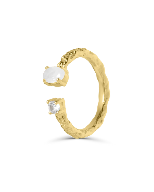 Nebrangus auksinis žiedas su deimantu.